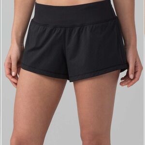 LULULEMON Women's black Final Lap 2.5" athletic shorts - size 4